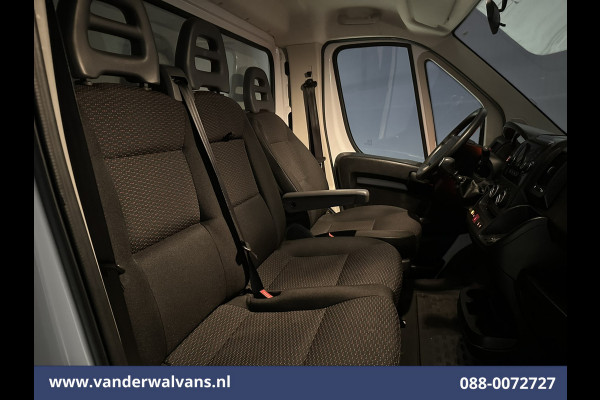 Peugeot Boxer 2.2 BlueHDi 141pk Bakwagen Laadklep Euro6 Airco | Cruisecontrol | 985kg laadvermogen Bijrijdersbank