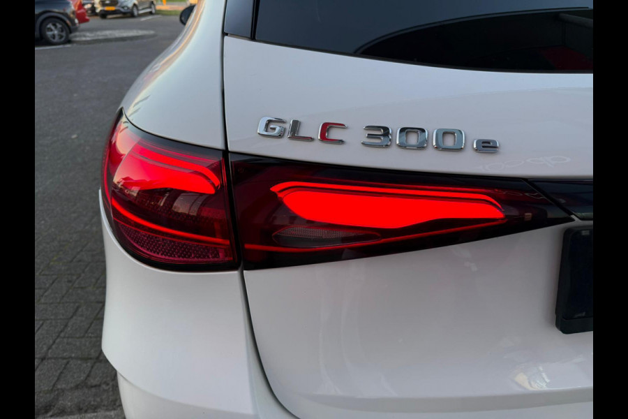 Mercedes-Benz GLC 300e 4MATIC AMG Line Full spec