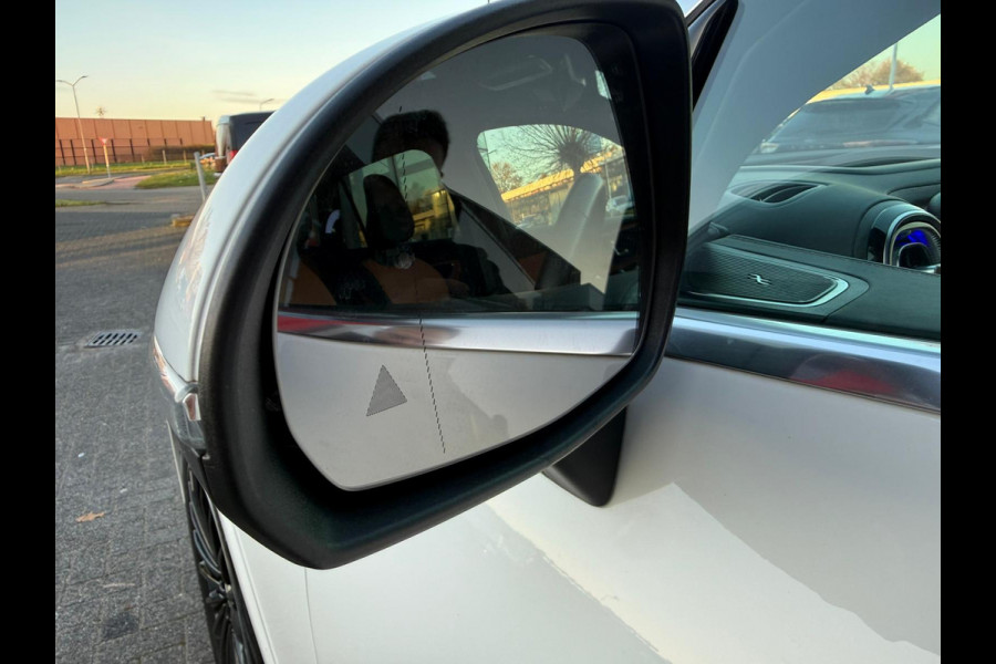 Mercedes-Benz GLC 300e 4MATIC AMG Line Full spec