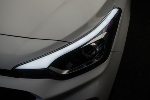 Hyundai i20 1.0 T-GDI Premium [ Keyless Camera Carplay Trekhaak LED DAB Climate Control ]