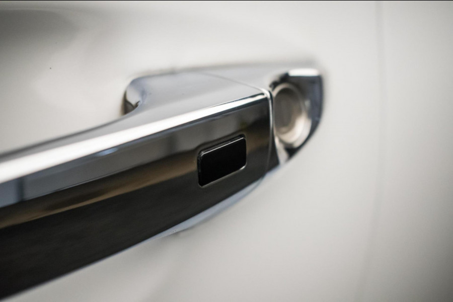 Hyundai i20 1.0 T-GDI Premium [ Keyless Camera Carplay Trekhaak LED DAB Climate Control ]