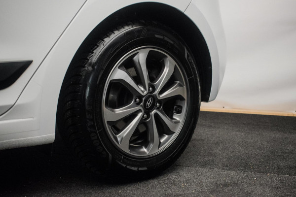 Hyundai i20 1.0 T-GDI Premium [ Keyless Camera Carplay Trekhaak LED DAB Climate Control ]