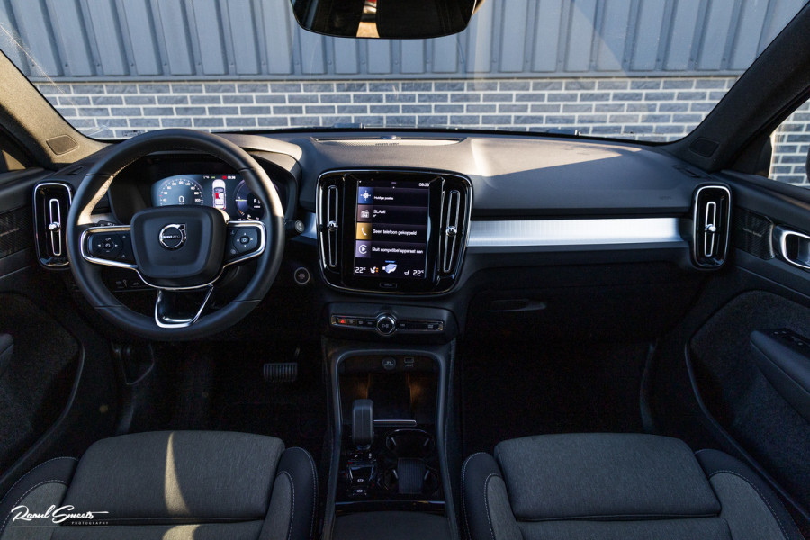 Volvo XC40 1.5 T5 Plug-in hybrid Plus Dark | Adaptieve cruise | Harman Kardon | Memory | Blis |