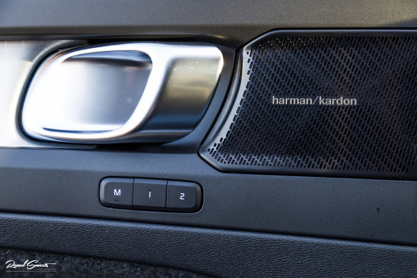 Volvo XC40 1.5 T5 Plug-in hybrid Plus Dark | Adaptieve cruise | Harman Kardon | Memory | Blis |