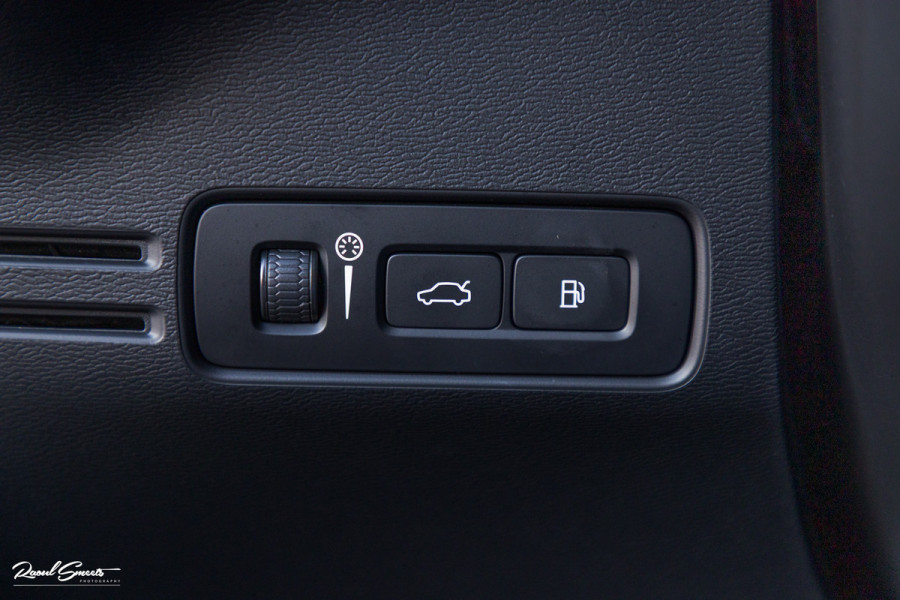 Volvo XC40 1.5 T5 Plug-in hybrid Plus Dark | Adaptieve cruise | Harman Kardon | Memory | Blis |