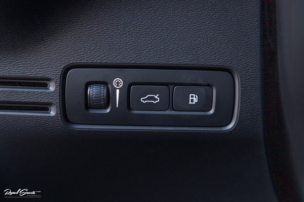 Volvo XC40 1.5 T5 Plug-in hybrid Plus Dark | Adaptieve cruise | Harman Kardon | Memory | Blis |