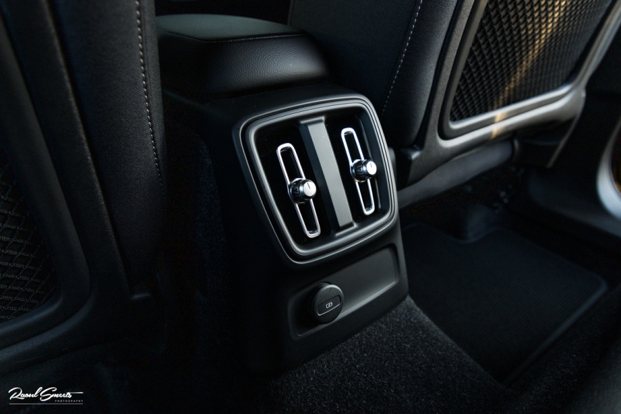 Volvo XC40 1.5 T5 Plug-in hybrid Plus Dark | Adaptieve cruise | Harman Kardon | Memory | Blis |