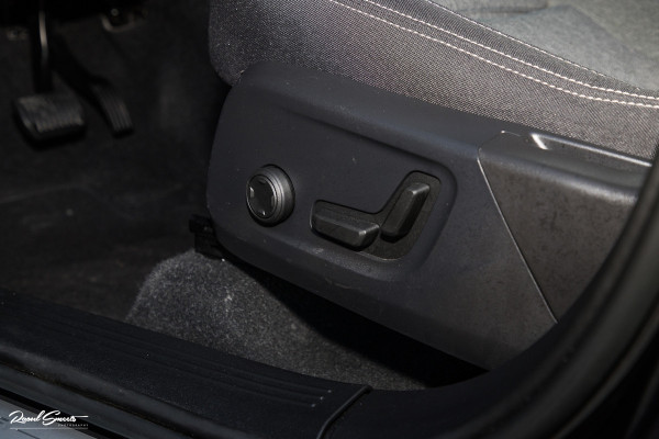 Volvo XC40 1.5 T5 Plug-in hybrid Plus Dark | Adaptieve cruise | Harman Kardon | Memory | Blis |