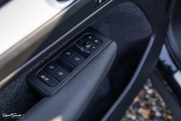 Volvo XC40 1.5 T5 Plug-in hybrid Plus Dark | Adaptieve cruise | Harman Kardon | Memory | Blis |