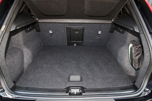 Volvo XC40 1.5 T5 Plug-in hybrid Plus Dark | Adaptieve cruise | Harman Kardon | Memory | Blis |