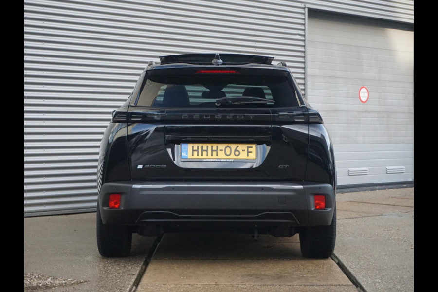 Peugeot e-2008 EV GT 54 kWh | Panorama schuifdak dak |  Warmtepomp | Gripcontrol | All seasonbanden |