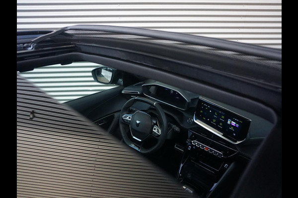 Peugeot e-2008 EV GT 54 kWh | Panorama schuifdak dak |  Warmtepomp | Gripcontrol | All seasonbanden |