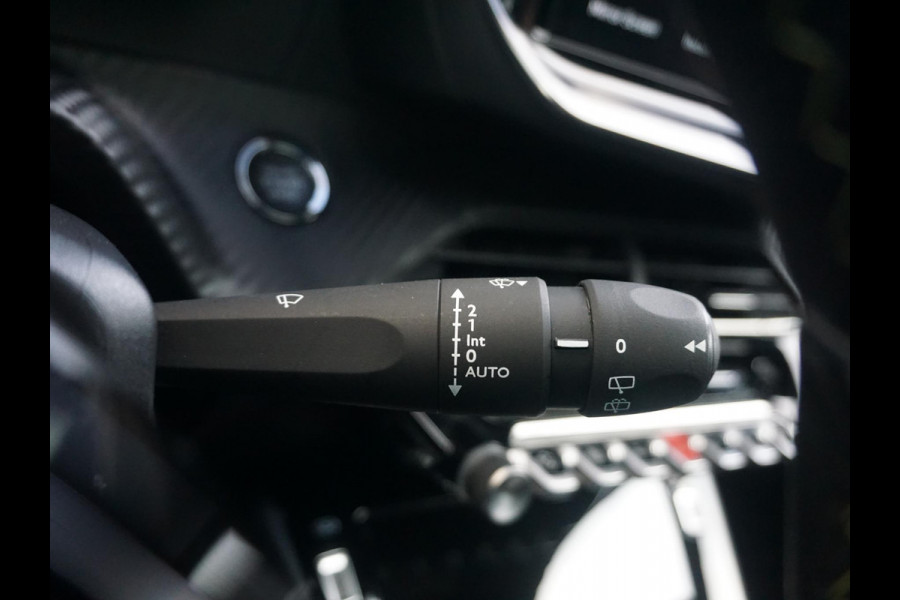 Peugeot e-2008 EV GT 54 kWh | Panorama schuifdak dak |  Warmtepomp | Gripcontrol | All seasonbanden |