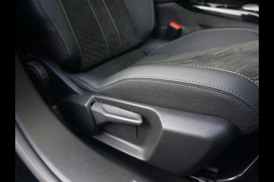 Peugeot e-2008 EV GT 54 kWh | Panorama schuifdak dak |  Warmtepomp | Gripcontrol | All seasonbanden |