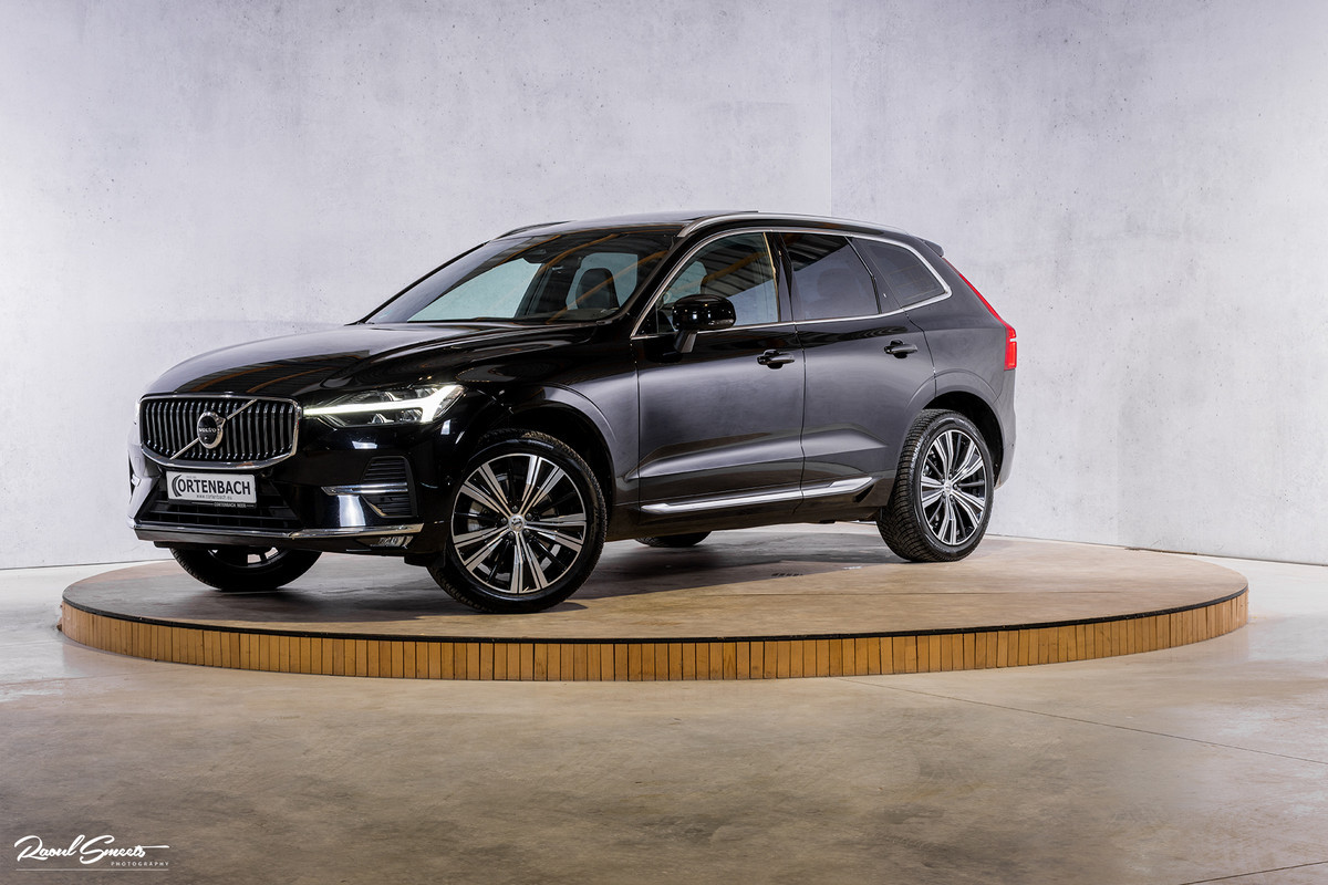 Volvo XC60 B4 Ultimate Bright | Adaptieve cruise | Panorama dak | Zwenkbare trekhaak | Head-up | Blis |