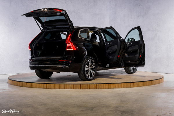 Volvo XC60 B4 Ultimate Bright | Adaptieve cruise | Panorama dak | Zwenkbare trekhaak | Head-up | Blis |