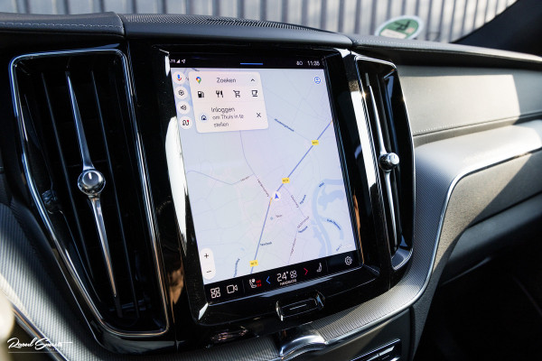 Volvo XC60 B4 Ultimate Bright | Adaptieve cruise | Panorama dak | Zwenkbare trekhaak | Head-up | Blis |