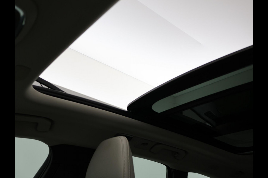 Volvo XC60 2.0 T8 TWIN ENGINE 390 PK INSCRIPTION + TREKHAAK | PANORAMA | LEDER | CARPLAY | 19 INCH | CAMERA