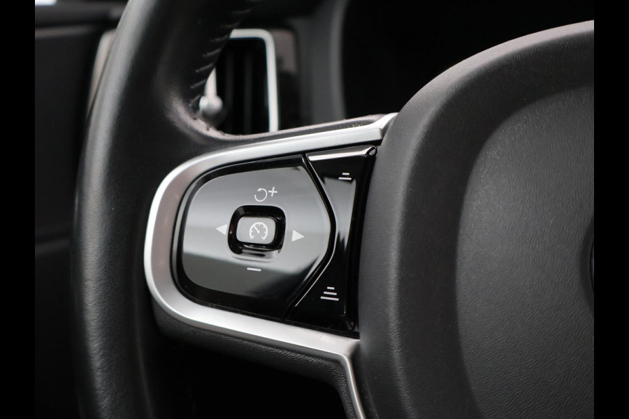 Volvo XC60 2.0 T8 TWIN ENGINE 390 PK INSCRIPTION + TREKHAAK | PANORAMA | LEDER | CARPLAY | 19 INCH | CAMERA
