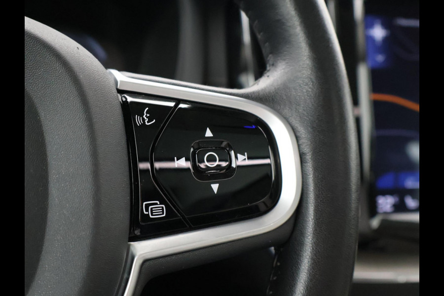 Volvo XC60 2.0 T8 TWIN ENGINE 390 PK INSCRIPTION + TREKHAAK | PANORAMA | LEDER | CARPLAY | 19 INCH | CAMERA