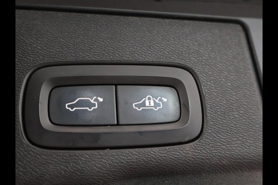 Volvo XC60 2.0 T8 TWIN ENGINE 390 PK INSCRIPTION + TREKHAAK | PANORAMA | LEDER | CARPLAY | 19 INCH | CAMERA