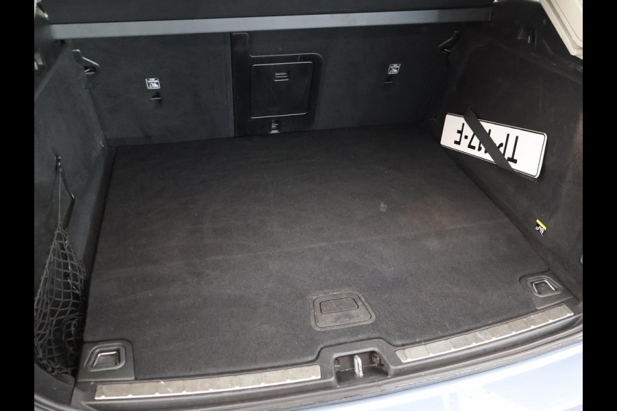 Volvo XC60 2.0 T8 TWIN ENGINE 390 PK INSCRIPTION + TREKHAAK | PANORAMA | LEDER | CARPLAY | 19 INCH | CAMERA