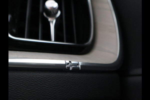 Volvo XC60 2.0 T8 TWIN ENGINE 390 PK INSCRIPTION + TREKHAAK | PANORAMA | LEDER | CARPLAY | 19 INCH | CAMERA