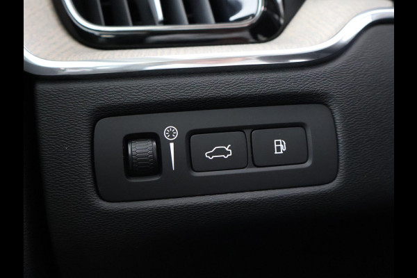 Volvo XC60 2.0 T8 TWIN ENGINE 390 PK INSCRIPTION + TREKHAAK | PANORAMA | LEDER | CARPLAY | 19 INCH | CAMERA