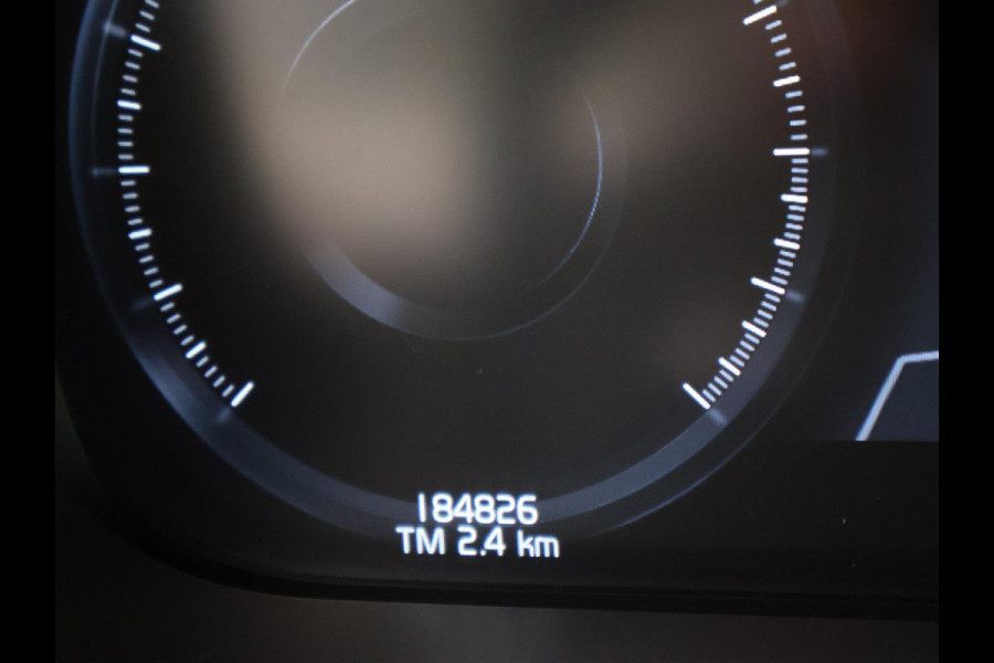 Volvo XC60 2.0 T8 TWIN ENGINE 390 PK INSCRIPTION + TREKHAAK | PANORAMA | LEDER | CARPLAY | 19 INCH | CAMERA