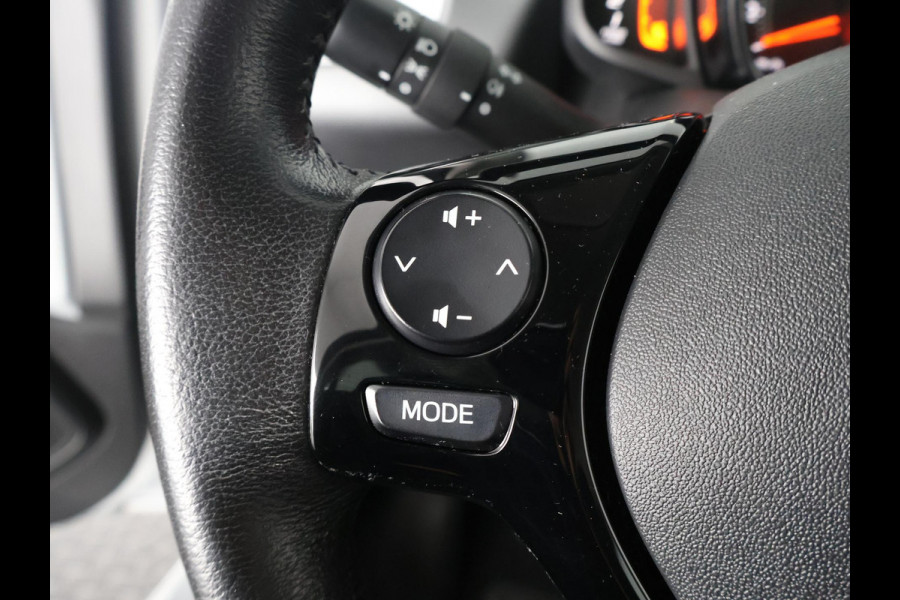 Toyota Aygo 1.0 VVT-i X-PLAY CAMERA CARPLAY NAVI GARANTIE 2029 AIRCO. VOLLEDIG ONDERHOUDEN