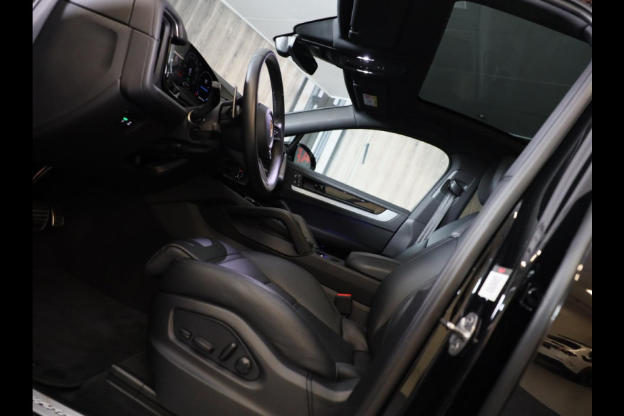 Porsche Cayenne Coupé 3.0 S E-Hybrid / 519 Pk / Head Up / 360 Camera / Acc / SportDesign / Luchtvering / Sport Chrono / Pano / 21
