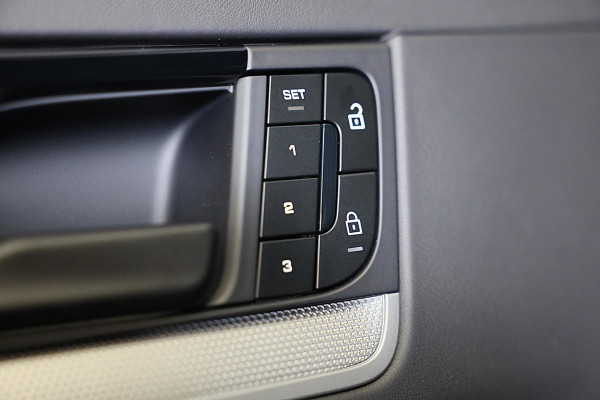 Porsche Cayenne Coupé 3.0 S E-Hybrid / 519 Pk / Head Up / 360 Camera / Acc / SportDesign / Luchtvering / Sport Chrono / Pano / 21