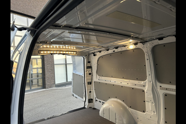 Mercedes-Benz Vito 116 CDI L3 Pro 2500KG Trekhaak / MBUX / Camera / Navigatie / Cruise control / Airco / Achterdeuren