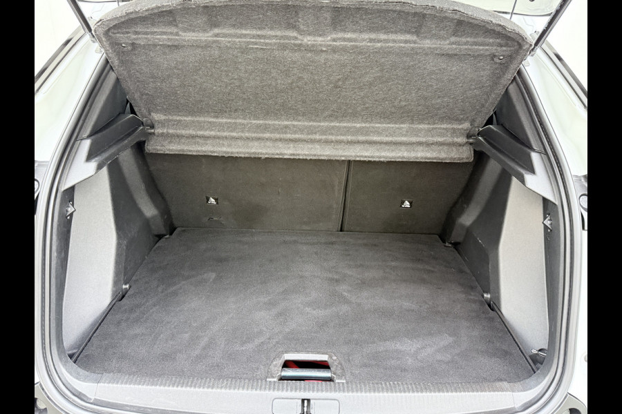 Peugeot e-2008 EV Allure Pack 50kWh SOH 89% Navi* Ecc 360°Camera Apple Carplay Android Auto Cruise Control Lmv 17" Led Keyless Privacy Glas Rijstrooksensor 1e Eigenaar Origineel Nederlandse Auto