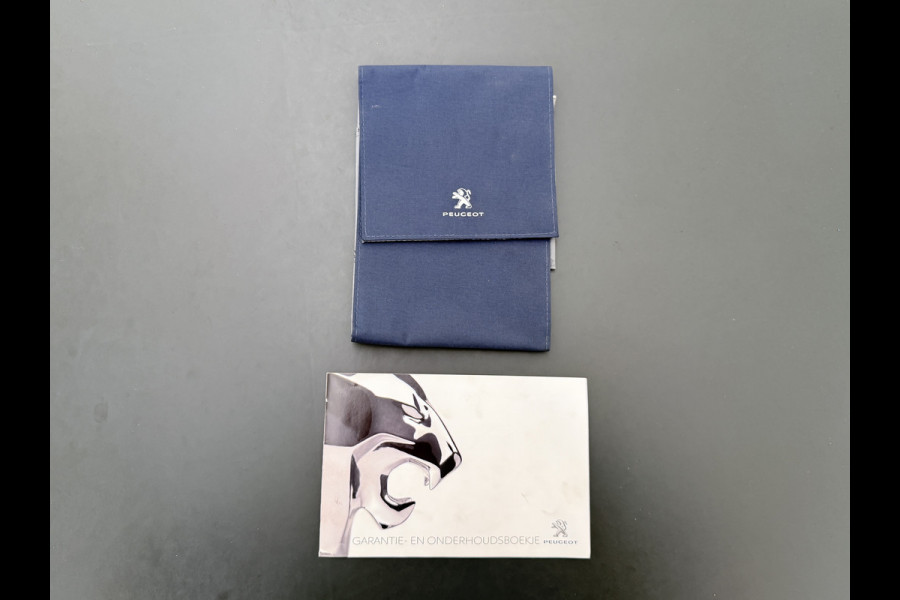 Peugeot 208 1.2I 101PK 5Drs Panoramadak Navi Ecc Apple Carplay Android Auto Cruise Control Pdc Allure Bluetooth Isofix Lmv 17" Led Privacy Glas Keyless Rijstrooksensor 1e Eigenaar Origineel Nederlandse Auto Nieuwprijs  €24.923,-