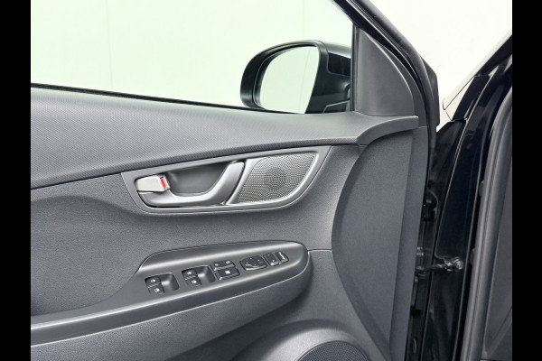Hyundai Kona EV Fashion 64kWh SOH 100% Warmtepomp Head Up Display Adap.Cruise Navi Ecc Camera Apple Carplay Android Auto Pdc Lane Assist Dodehoekwaarschuwing Keyless Privacy Glas DAB FCA 1e Eigenaar Origineel Nederlandse Auto
