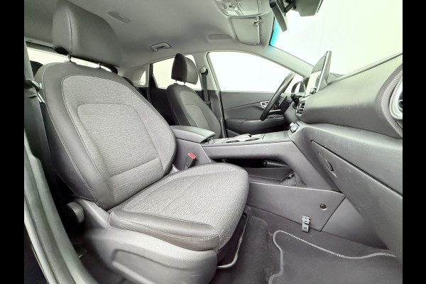 Hyundai Kona EV Fashion 64kWh SOH 100% Warmtepomp Head Up Display Adap.Cruise Navi Ecc Camera Apple Carplay Android Auto Pdc Lane Assist Dodehoekwaarschuwing Keyless Privacy Glas DAB FCA 1e Eigenaar Origineel Nederlandse Auto