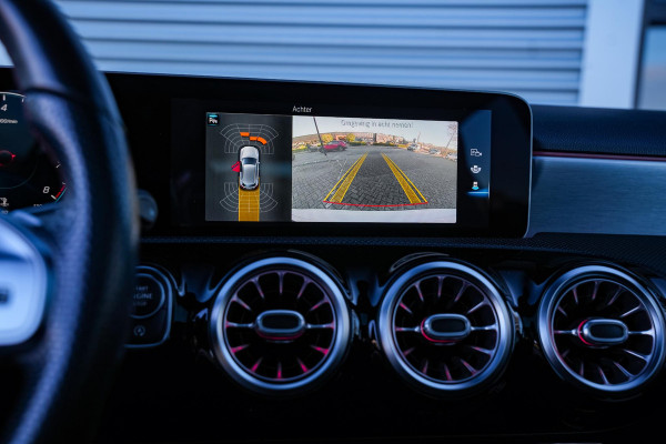 Mercedes-Benz A-Klasse 200 Launch Edition Premium Plus AMG PANO AMBIENT Apple Carplay Brake assist Camera Multimedia Getint glas 19"L.M. Cruise Navi