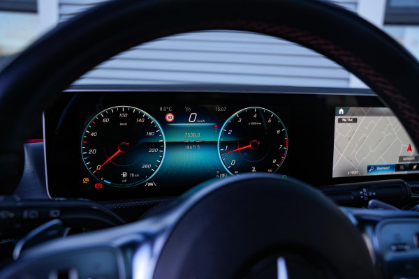 Mercedes-Benz A-Klasse 200 Launch Edition Premium Plus AMG PANO AMBIENT Apple Carplay Brake assist Camera Multimedia Getint glas 19"L.M. Cruise Navi
