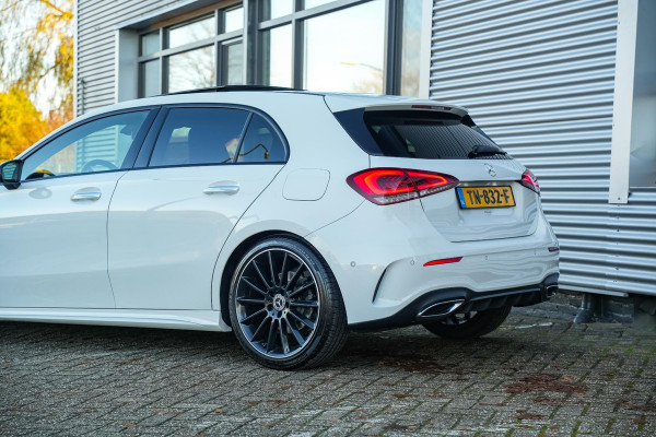 Mercedes-Benz A-Klasse 200 Launch Edition Premium Plus AMG PANO AMBIENT Apple Carplay Brake assist Camera Multimedia Getint glas 19"L.M. Cruise Navi