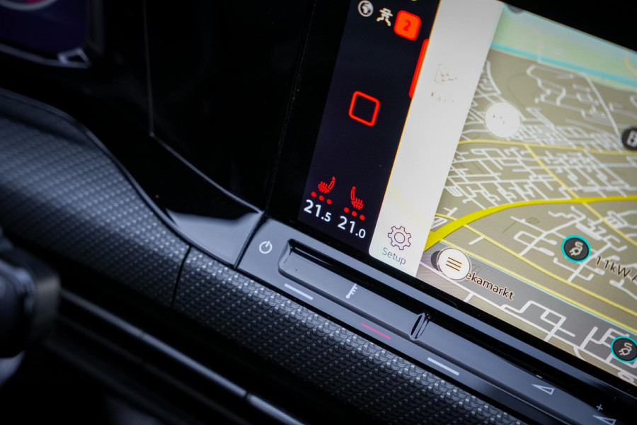 Volkswagen Golf 1.5 eTSI R-Line Business Panodak IQ Light Camera DAB+ ACC Navigatie Stoel-stuurverw. LPG Alcantara
