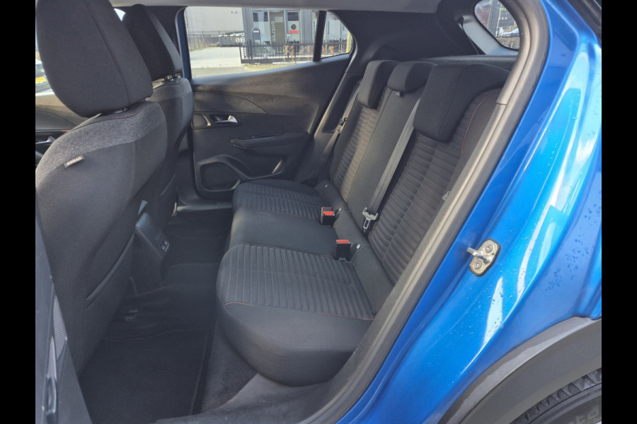 Peugeot e-2008 EV Active 50 kWh Carplay / NAP / ACTIE !