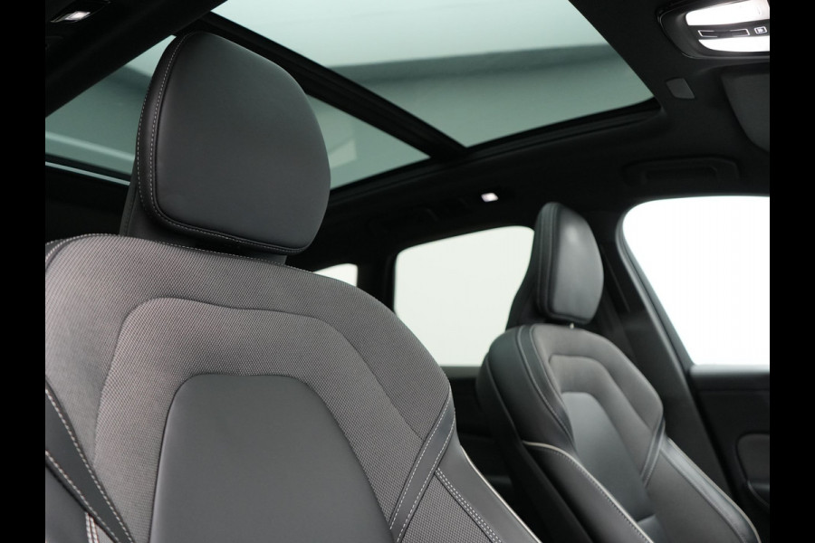 Volvo XC60 T6 AWD Ultimate Dark Long Range Plug In Hybrid 350pk Dealer O.H. PHEV | Panodak | Adaptive Cruise | Head Up | 360 Camera | Lederen Sportstoelen Memory & Verwarmd | 21"L.M | Google Assistent | Stuur Verwarmd | DAB |