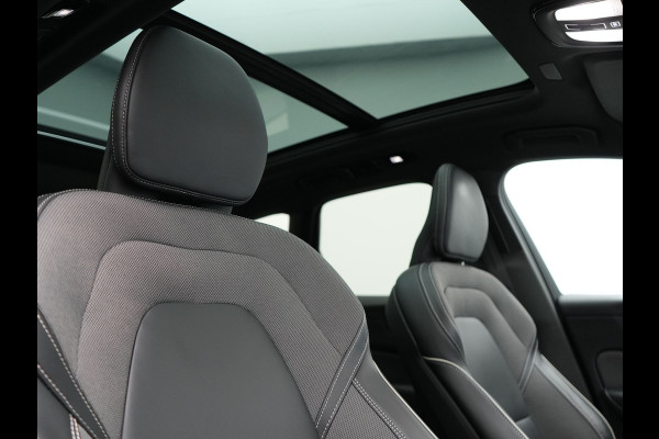 Volvo XC60 T6 AWD Ultimate Dark Long Range Plug In Hybrid 350pk Dealer O.H. PHEV | Panodak | Adaptive Cruise | Head Up | 360 Camera | Lederen Sportstoelen Memory & Verwarmd | 21"L.M | Google Assistent | Stuur Verwarmd | DAB |