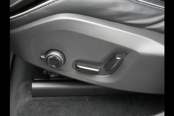 Volvo XC60 T6 AWD Ultimate Dark Long Range Plug In Hybrid 350pk Dealer O.H. PHEV | Panodak | Adaptive Cruise | Head Up | 360 Camera | Lederen Sportstoelen Memory & Verwarmd | 21"L.M | Google Assistent | Stuur Verwarmd | DAB |