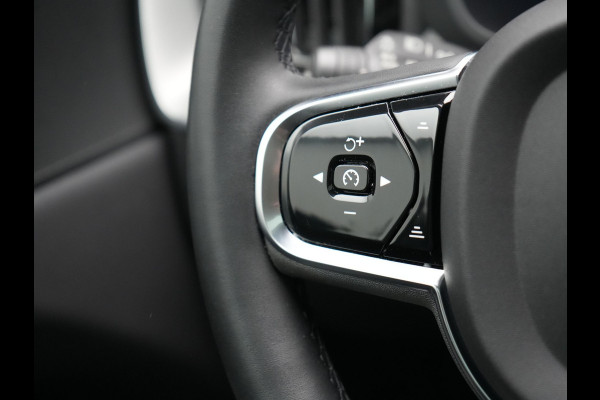 Volvo XC60 T6 AWD Ultimate Dark Long Range Plug In Hybrid 350pk Dealer O.H. PHEV | Panodak | Adaptive Cruise | Head Up | 360 Camera | Lederen Sportstoelen Memory & Verwarmd | 21"L.M | Google Assistent | Stuur Verwarmd | DAB |