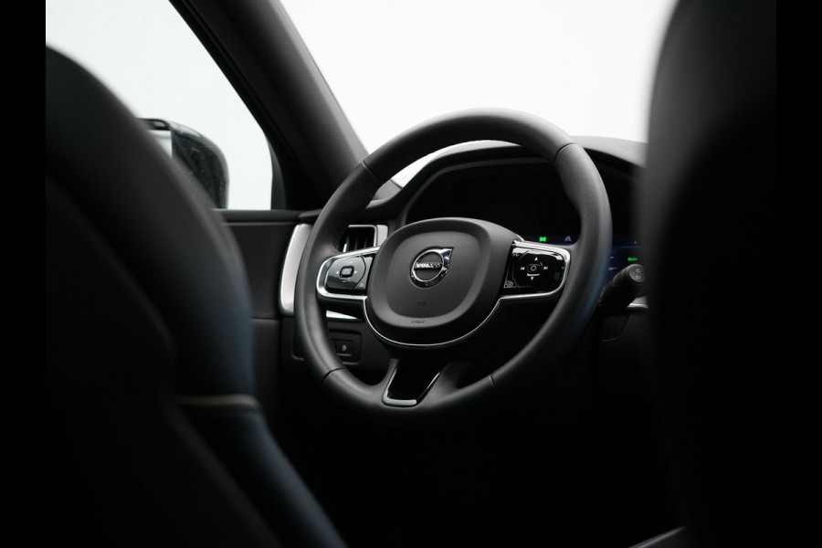 Volvo XC60 T6 AWD Ultimate Dark Long Range Plug In Hybrid 350pk Dealer O.H. PHEV | Panodak | Adaptive Cruise | Head Up | 360 Camera | Lederen Sportstoelen Memory & Verwarmd | 21"L.M | Google Assistent | Stuur Verwarmd | DAB |