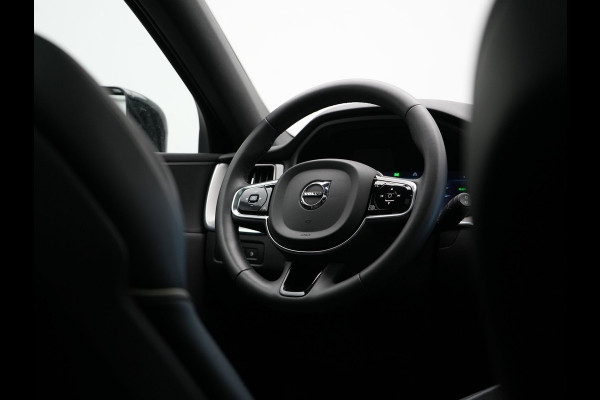 Volvo XC60 T6 AWD Ultimate Dark Long Range Plug In Hybrid 350pk Dealer O.H. PHEV | Panodak | Adaptive Cruise | Head Up | 360 Camera | Lederen Sportstoelen Memory & Verwarmd | 21"L.M | Google Assistent | Stuur Verwarmd | DAB |