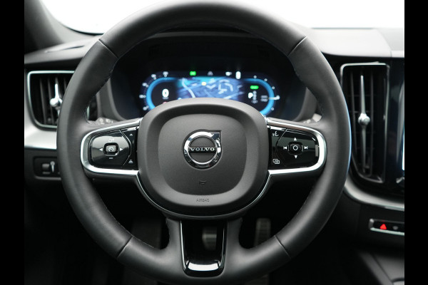 Volvo XC60 T6 AWD Ultimate Dark Long Range Plug In Hybrid 350pk Dealer O.H. PHEV | Panodak | Adaptive Cruise | Head Up | 360 Camera | Lederen Sportstoelen Memory & Verwarmd | 21"L.M | Google Assistent | Stuur Verwarmd | DAB |
