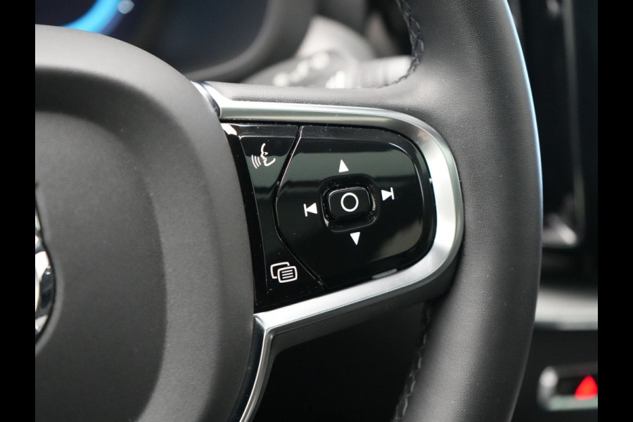 Volvo XC60 T6 AWD Ultimate Dark Long Range Plug In Hybrid 350pk Dealer O.H. PHEV | Panodak | Adaptive Cruise | Head Up | 360 Camera | Lederen Sportstoelen Memory & Verwarmd | 21"L.M | Google Assistent | Stuur Verwarmd | DAB |
